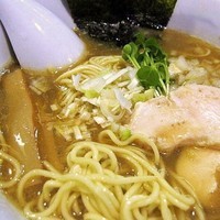 「濃厚鶏煮干らーめん　750円」@自家製麺 ほうきぼし 志茂店の写真