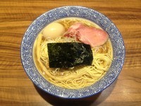 「アジ煮干しそば煮卵入り(燻製油)大盛り」@ラーメン燈郎の写真