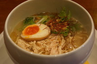 「鶏白湯 名物塩そば」@鶏白湯麺 蔭山 高田馬場店の写真