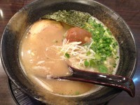 「鶏白湯らうめん・白＋味付け玉子（￥700＋￥150）」@らうめん 纏の写真