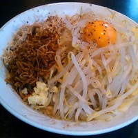 「汁なし＋とろけるチーズ」@麺とび六方 茅野店の写真