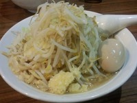 「ガッツリラーメン（野菜マシ）＋味玉」@中華そば 伝堂の写真
