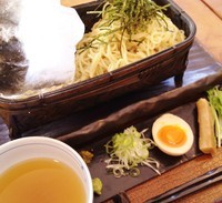 「ざる琥珀（塩）（夏季限定）700円」@自家製麺 琥珀の写真