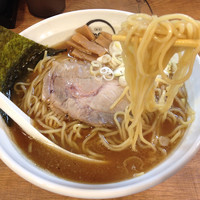 「醤油らーめん大盛り」@麺創 麺魂 江坂本店の写真