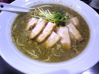 「目黒ブラック煮干しそば（大）+チャーシュー増し」@麺屋 航の写真