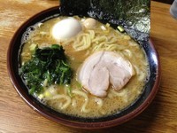 「ラーメン・並＋味付玉子（￥650＋￥100）」@横浜家系ラーメン らっち家の写真