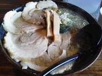 「チャーシュー岳ラーメン（大盛り：サービス）」@豚のさんぽ 大町駅前店の写真