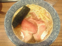 「アジ煮干しそば（燻製油）　680円」@ラーメン燈郎の写真