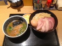 「チャーシュー濃厚魚介つけめん（中盛り）＋ほんのり燻製半熟煮卵」@麺屋 一燈の写真