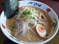 「とんこつらーめん（大盛り）」@三宝亭 安曇野店の写真