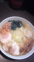 「山水地鶏ワンタン麺」@支那そばや 本店の写真
