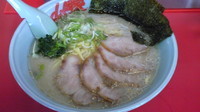 「塩チャーシュー麺＋中盛（８２０＋１００＝９２０円）」@ラーメン山岡家 阿見店の写真