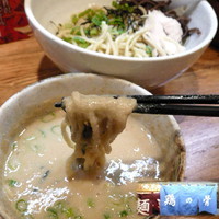 「特濃鶏骨ハチマルつけ麺 850円」@鶏の骨の写真