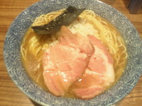 「アジ煮干しそば（アジ油）（680円）+中盛り(50円)」@ラーメン燈郎の写真