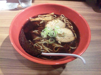 「富山ブラックらーめん」@麺家いろは CiC店の写真