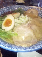 「しおチャーシュー　950円+クーポン　味玉サービス」@麺 かかしの写真