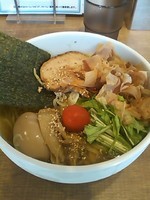 「炙りチャーシューの冷やしらーめん＋味玉」@煮干しそば 虎空の写真