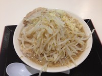 「ラーメン 大盛り￥７２０」@ジャンクガレッジ イオンレイクタウンmori店の写真