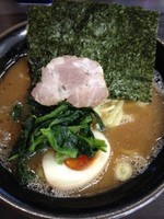 「半玉子ラーメン並」@横浜家系らーめん 武術家の写真