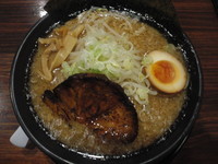 「黒らーめん　こってり」@らーめん 三河開花亭 牛沢店の写真