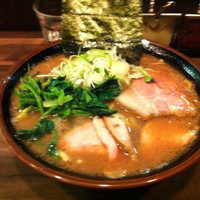 「ラーメンキャベツ+もやし」@神田ラーメン わいず 神田本店の写真