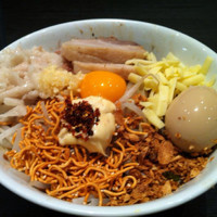 「特製まぜめん+全部」@ジャンクガレッジ 東大宮店の写真