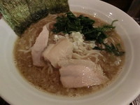 「豚骨醤油ラーメン(500円)+ピリ辛肉そぼろ(50円)」@アカボシの写真