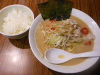 「豆乳らーめん（並盛１６０ｇ）＋半ライス」@中華そば 伝堂の写真