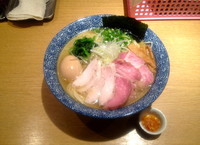 「チャーシュー芳醇香味そば（塩）＋燻製半熟煮玉子」@麺屋 一燈の写真