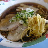 「旭山醤油ラーメン 650円」@旭山動物園中央食堂の写真
