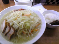 「鶏ぶた辛タンメン（大盛り＋半ライス50円）」@富白 御徒町本店の写真