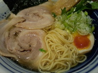 「琥珀そば【中太麺】(７７０円)」@自家製麺 琥珀の写真