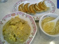 「餃子２３１円(無料券で無料)＆豚カルビ炒飯」@餃子の王将 桜木町店の写真