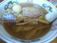 「煮干醤油らーめん＋味玉」@あご煮干 まるとんの写真