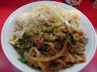 「豚スタミナらーめん(ニンニク少し)割れた半熟玉子850円+3」@麺屋 桐龍の写真