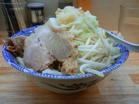 「ラーメン（並、野菜多め）+ごはん+生卵」@らーめん きじとらの写真