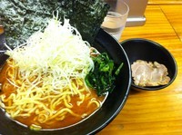 「ラーメン大盛、唐辛子味噌、麺硬、トッピングねぎ」@らーめん家 せんだい 鶴ヶ峰本店の写真