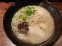 「博多屋台豚骨ラーメン」@麺屋 青空 千日前通り店の写真