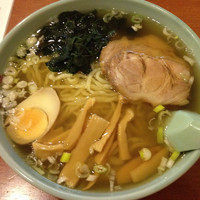 「ラーメン(550円)+持ち帰りジャンボ餃子10個(650円)」@永華 ジャスコ小山店の写真