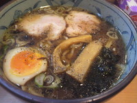 「醤油らーめん」@焦がしねぎらーめん 葱次郎 大宮西口店の写真