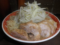 「小ラーメン・豚（５枚）【７５０円】野菜・ニンニク」@ラーメン二郎 横浜関内店の写真