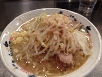 「しおラーメン(にんにく・アブラ多め)　￥６５０」@らーめん大 竹ノ塚店の写真