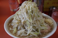 「小ラーメン＋ニンニク（野菜マシマシ）」@ラーメン二郎 神田神保町店の写真