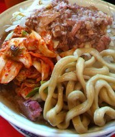 「ラーメン（600円)+大盛り（100円）アブラニンニクキムチ」@ラーメン二郎 府中店の写真