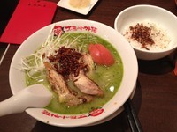「バジリコ・パイタン麺 + らぁりぞ + ニンニク」@太陽のトマト麺 Next 新宿ミロードの写真
