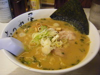 「濃厚味噌らーめん+ランチセット（餃子３ヶ+小ライス）」@らーめん むつみ屋 東京八重洲店の写真