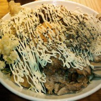 「《限定・改造》　汁なし麺 （全マシ）＋カレー・ライス」@豚のさんぽ 大町駅前店の写真