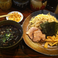 「つけ麺”もつ”（中盛）」@龍の家 新宿小滝橋通り店の写真