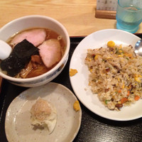 「らーめん・五目チャーハンセット+焼売1個(890円+150円)」@和風らーめん きさくの写真