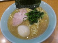 「ラーメン（並）\650＋とろ～り味玉\100」@横浜らーめん 寿三家の写真